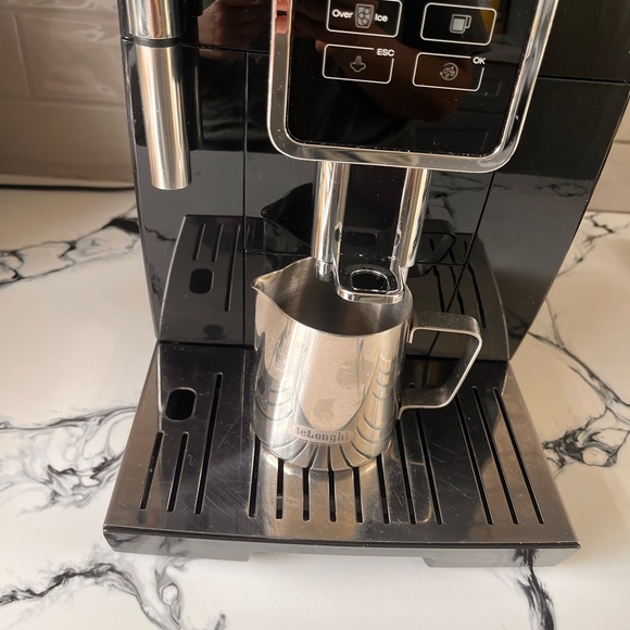 DeLonghi Dinamica Coffe Machine - Picture 5 of 8